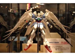 1/60 Perfect Grade Wing Gundam Zero Custom Pearl Mirror Coat Ver.